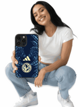 Club América case with dark finish, sophisticated colors and emblem, minimalist and elegant design