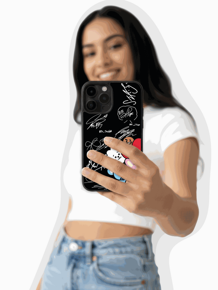 Funda BTS con firmas de los chicos y personajes coloridos de BT21 como Tata, Chimmy y Cooky