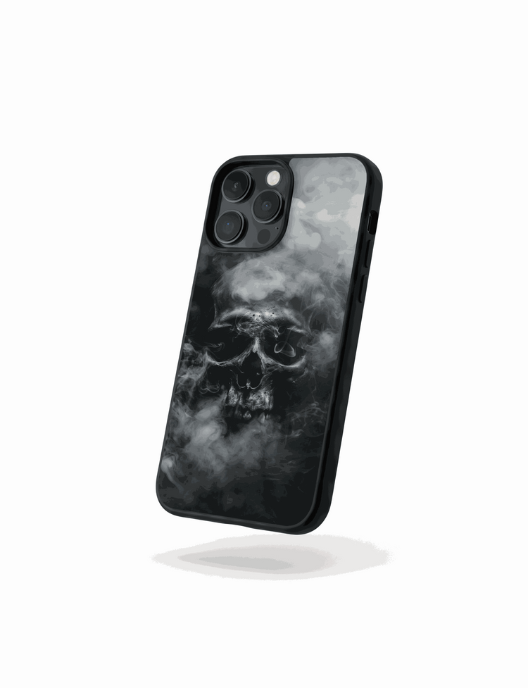 Funda Calavera de Humo con diseño oscuro de calavera entre humo, protección antigolpes y estilo urbano.