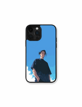 Case Geto Chill Style diseño minimalista con Geto bajo cielo azul en Jujutsu Kaisen