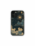 Funda para iPhone Cielo eterno en tu mano con tonos profundos, estrellas doradas y nubes suaves