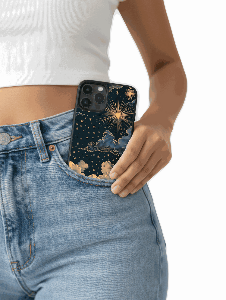 Diseño elegante de case para iPhone con cielo eterno en tu mano, estrellas doradas y nubes suaves