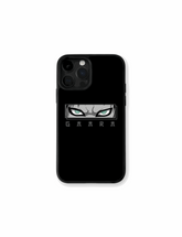 Case Gaara Sand Eyes con mirada intensa y fondo oscuro minimalista