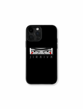 Case Jiraiya Sage Eyes con mirada sabia y fondo oscuro minimalista