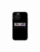 Funda Obito Mirada del Caos en tonos oscuros con diseño intenso de Naruto