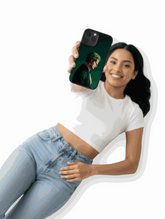 Funda Case Zoro Emerald Resolve de One Piece con diseño enfocado y protección antigolpes.