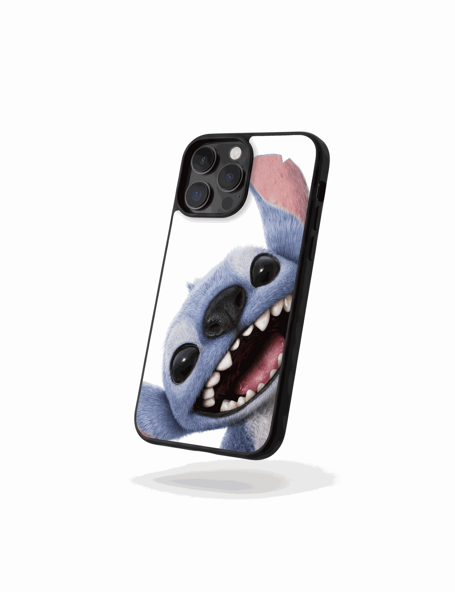 Rostro detallado de Stitch sonriente sobre fondo blanco minimalista y vibrante